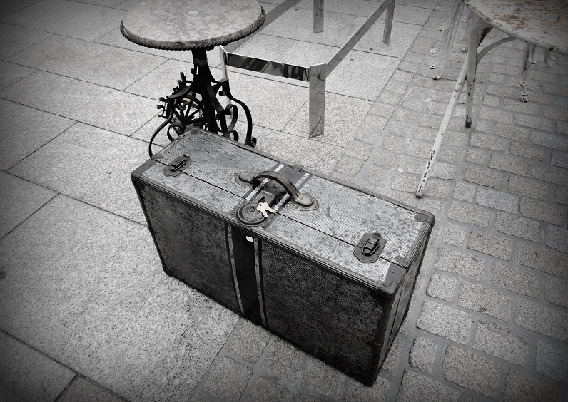 silent sunday valise