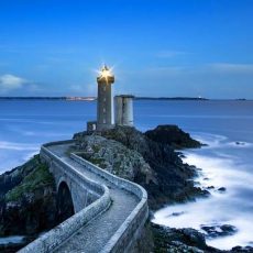 aventures-jeunes-jules-verne-phare-maudit