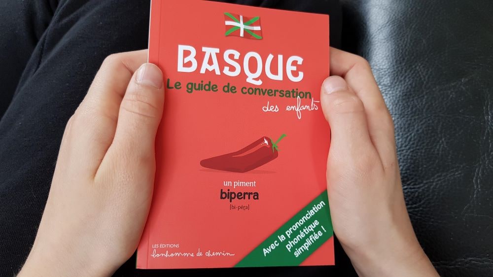 Couverture- Guide de conversation des enfants : basque - Editions Bonhomme de chemin