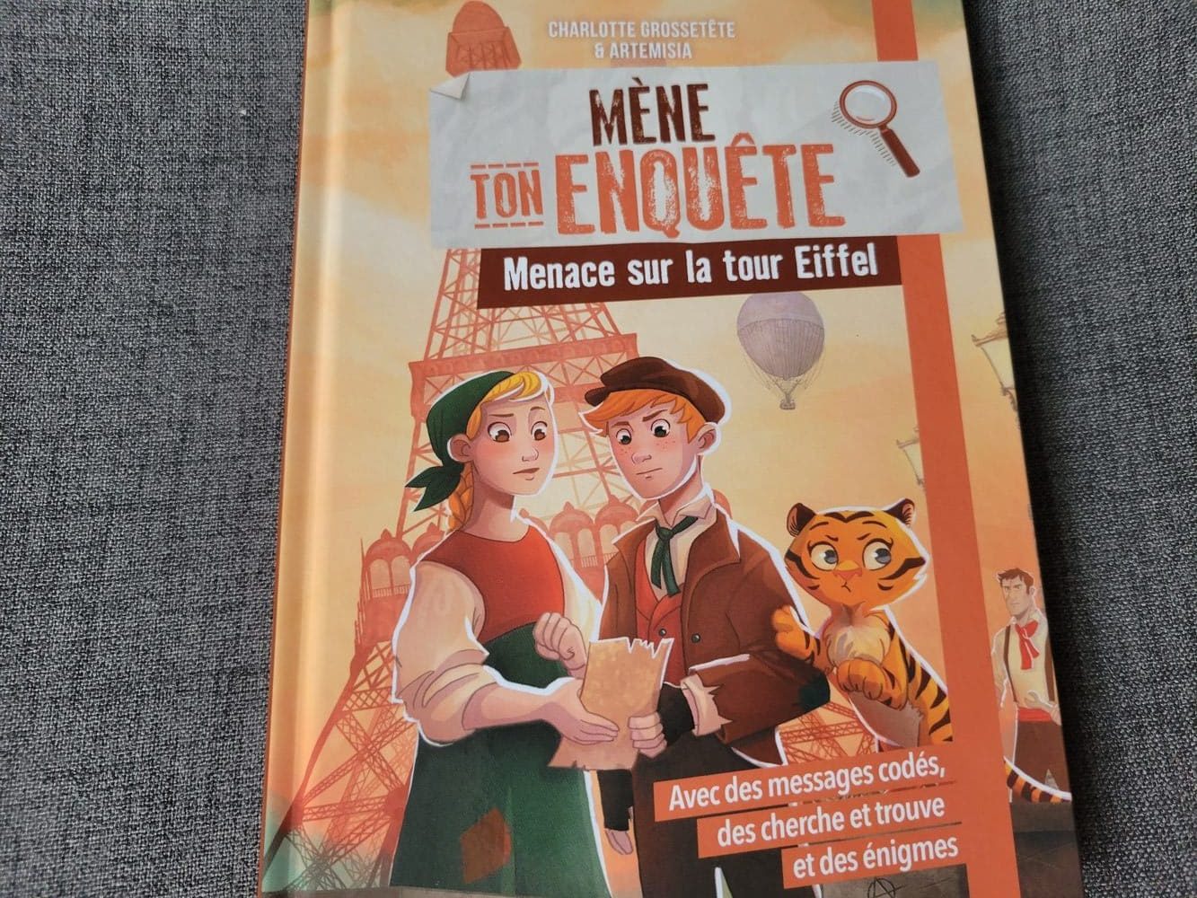 Roman jeunesse : "Mène ton enquête : menace sur la Tour Eiffel"